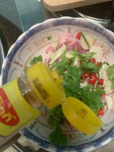 วิธีทำ หมูสามชั้นผัดพริกกระเทียม วิธีทำ หมูสามชั้นผัดพริกกระเทียม
