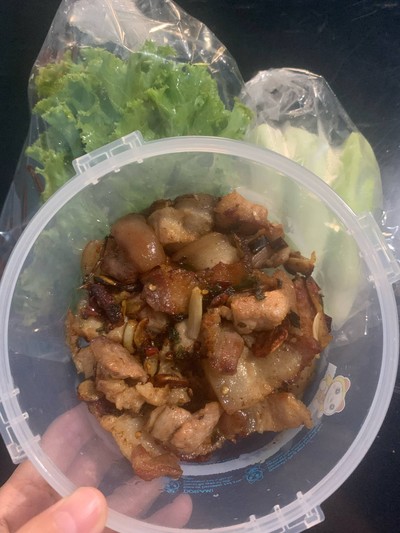 หมูสามชั้นผัดพริกกระเทียม หมูสามชั้นผัดพริกกระเทียม