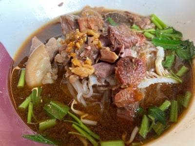 ก๋วยเตี๋ยวเนื้อ สว่างอรุณ (โชคชัย4)