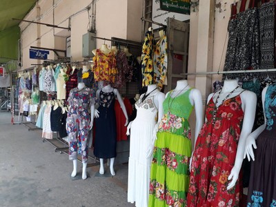 โซนเสื้อผ้า