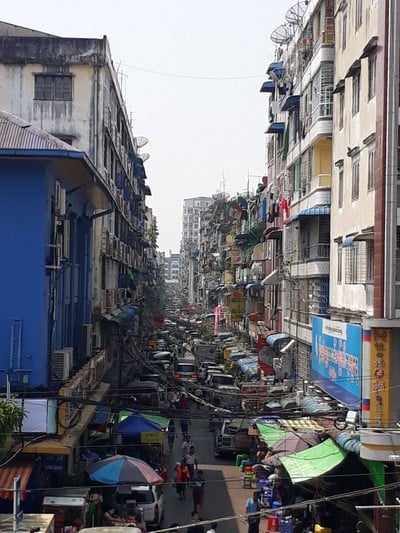 ซอยร้านค้าดั่งเดิมที่คนยังคึกคัก