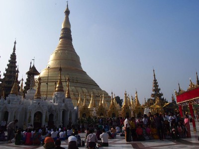 ความยิ่งใหญ่อลังการของเจดีย์ชเวดากอง ส่วนตัวชอบเรียกว่า มหาเจดีย์มากกว่าครับ