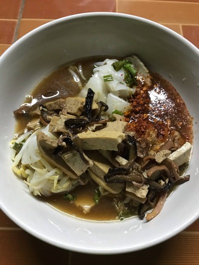 ก๋วยเตี๋ยวหลอดทรงเครื่อง