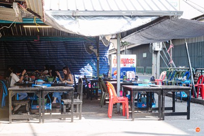 ตุ้ย หมูกะทะ หมูจุ่ม ตลาดพลู