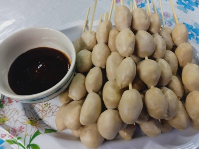 ลูกชิ้นหมูปิ้งอิ่มเล็ก