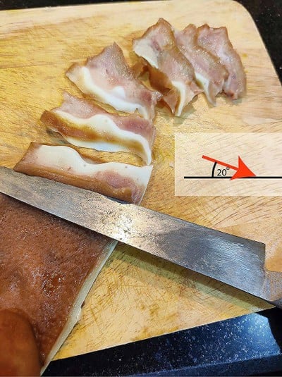 ยำหูหมู  กับเทคนิคการหั่นหูหมู