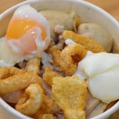 ก๋วยเตี๋ยวเส้นคลุก โกไข่เจ้น้อย หลังมอ หลังมช ก๋วยเตี๋ยวเส้นคลุก โกไข่เจ้น้อย หลังมอ หลังมช