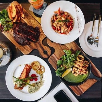 The Hub Cafe and Eatery พระราม 9 The Hub Cafe and Eatery พระราม 9