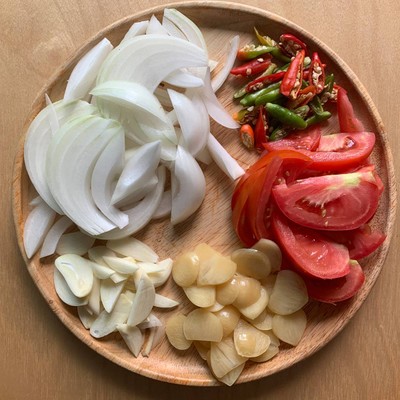 วิธีทำ ผัดวุ้นเส้นกระเทียมดอง ไข่เค็มทำเอง