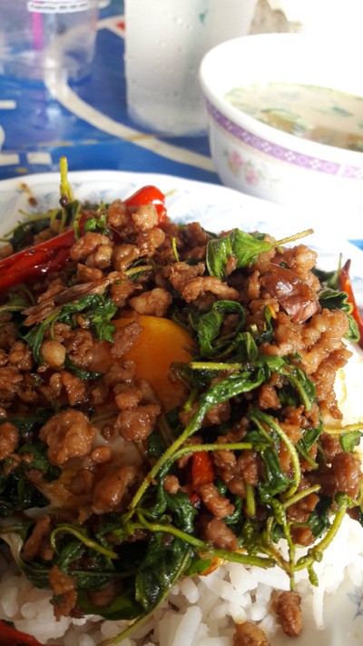 กระเพราหมูสับ + ไข่ดาว