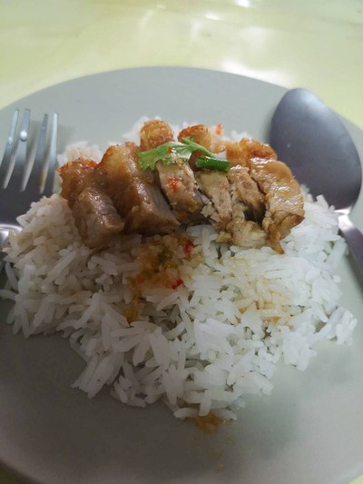 ข้าวหมูกรอบ