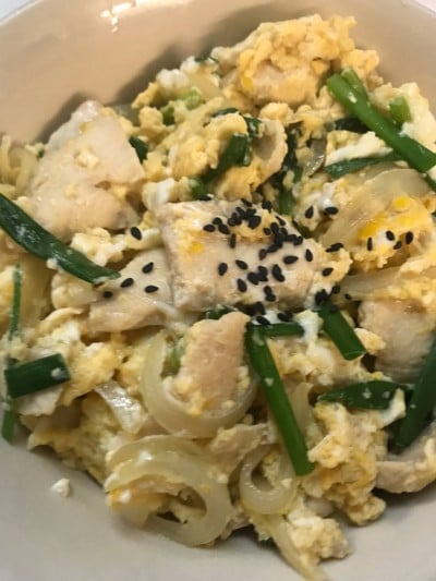 วิธีทำ Oyakodon ข้าวหน้าไก่แม่ลูก วิธีทำ Oyakodon ข้าวหน้าไก่แม่ลูก