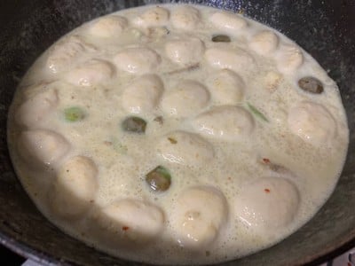 วิธีทำ แกงเขียวหวานลูกชิ้นหมู