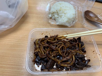 บะหมี่ราดหมูจาจัง