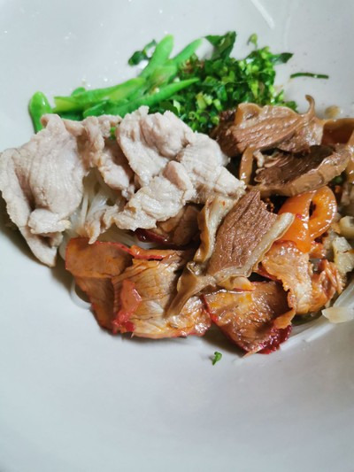 เล็กแห้ง