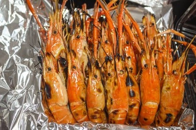 กุ้งเผาห๊อมหอมจากเตา พร้อมน้ำจิ้มแซ่บๆค่ะ