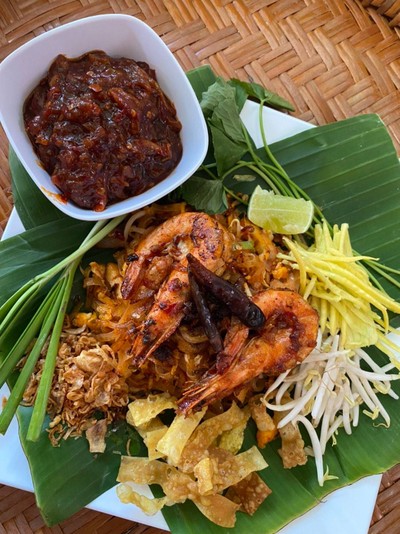 ผัดไทเส้นจันท์กุ้งสด 3ตัว เครื่องแน่น เต็มคำ