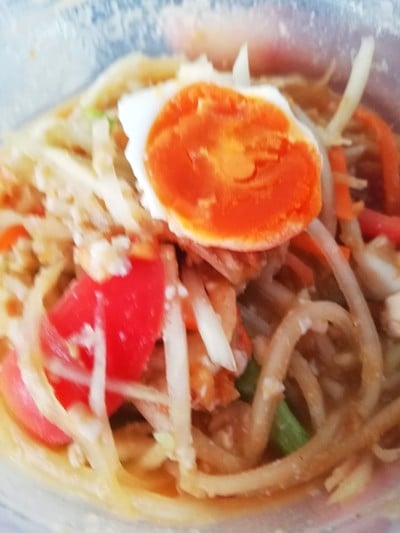 ส้มตำไข่เค็ม