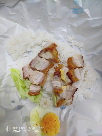 ข้าวหมูกรอบพิเศษ