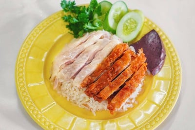 เมนูของร้าน ข้าวมันไก่เจ็กเม้งไก่สองสี สาขา ตรงข้าม ร.ร. สีตบุตรบำรุง ปทุมวัน