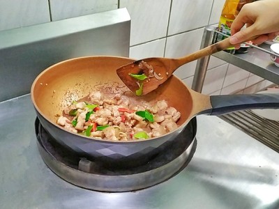 วิธีทำ หมูสามชั้นผัดกะปิ วิธีทำ หมูสามชั้นผัดกะปิ