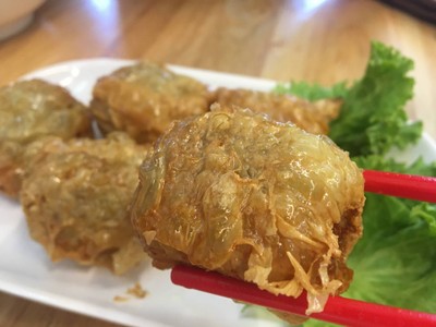 จ๊อปู ตือ เนื้อปู เยอะมากค่ะ จ๊อลูกใหญ่มากด้วยค่ะ