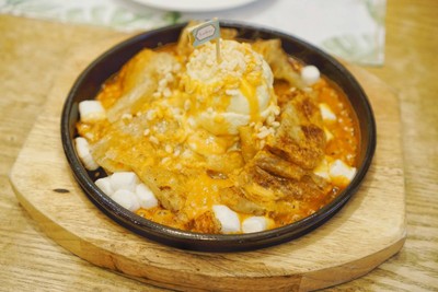 Thai tea sizzling roti (185 บาท )