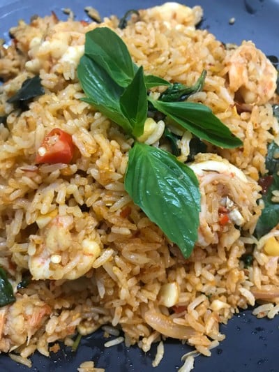 ข้าวผัดโหระพา