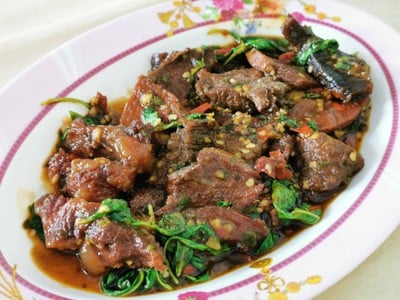 กระเพราเนื้อเปื่อย
