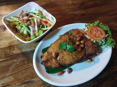 ปลาอินทรีย์ทอดราดน้ำปลา