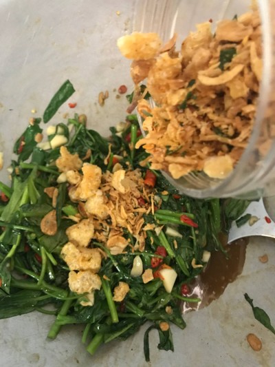 วิธีทำ ผัดผักบุ้งน้ำพริกแคบหมู วิธีทำ ผัดผักบุ้งน้ำพริกแคบหมู