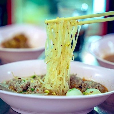 รุ่งเรืองก๋วยเตี๋ยวหมู สุขุมวิท 26 - ดั้งเดิมกว่า 60 ปี ห้องกลาง 2 คูหา รุ่งเรืองก๋วยเตี๋ยวหมู สุขุมวิท 26 - ดั้งเดิมกว่า 60 ปี ห้องกลาง 2 คูหา