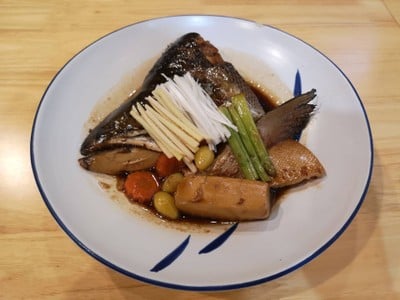 หัวปลาแซลมอนต้มซีอิ้ว