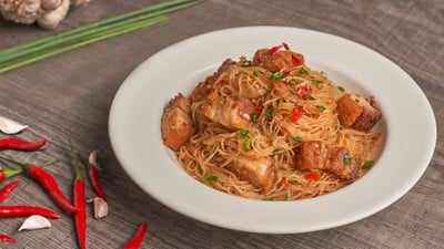 วุ้นเส้นหมูกรอบคั่วพริกเกลือ วุ้นเส้นหมูกรอบคั่วพริกเกลือ