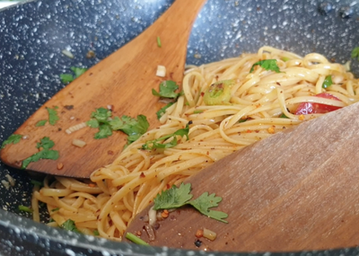 วิธีทำ สปาเก็ตตี้น้ำตกหมู Spicy Thai spaghetti with grilled pork 