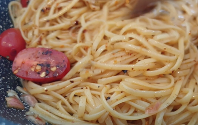 วิธีทำ สปาเก็ตตี้น้ำตกหมู Spicy Thai spaghetti with grilled pork 