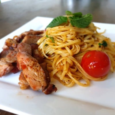 สปาเก็ตตี้น้ำตกหมู Spicy Thai spaghetti with grilled pork สปาเก็ตตี้น้ำตกหมู Spicy Thai spaghetti with grilled pork