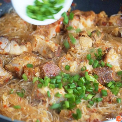 วิธีทำ วุ้นเส้นหมูกรอบคั่วพริกเกลือ