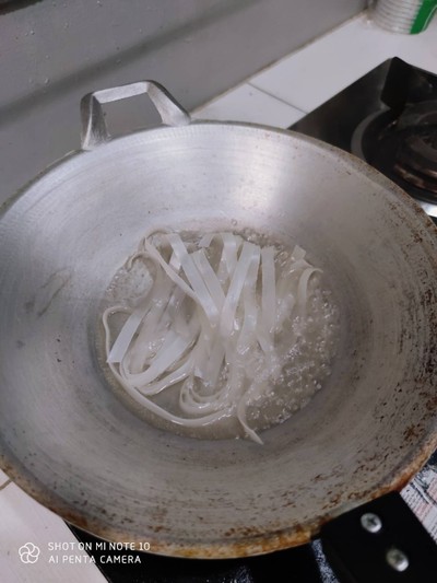 วิธีทำ ชุดทำวุ้นเส้นผัดกะเพรา(แกร็บไทยโก)