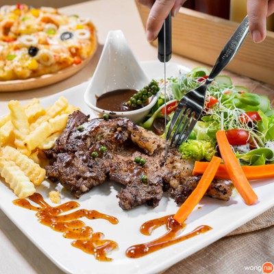 สเต๊กเนื้อริบอาย ซอสพริกไทยดำ