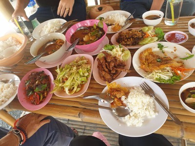 อาหาร หรือ เครื่องดื่ม