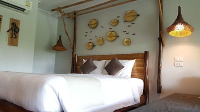 ชมยอยักษ์บนผืนน้ำทะเลน้อยพัทลุง