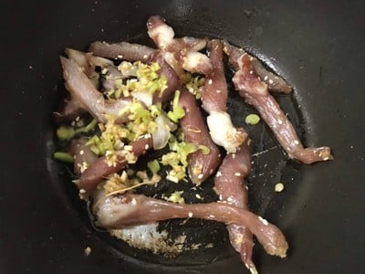 วิธีทำ หมูแดดเดียวต้มกะทิ