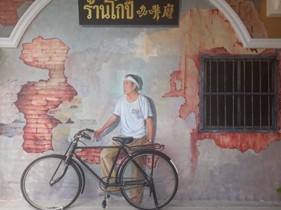 ชมยอยักษ์บนผืนน้ำทะเลน้อยพัทลุง