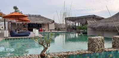 ชมยอยักษ์บนผืนน้ำทะเลน้อยพัทลุง