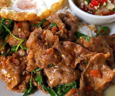 ข้าวกระเพราเนื้อน่องลาย