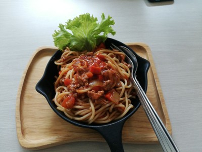 สปาเก็ตตี้ผัดซอสเนื้อ