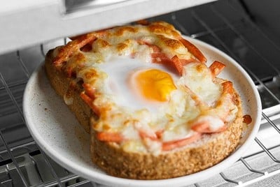 Easy​ Bolona​ and​ Cheese​ Toast