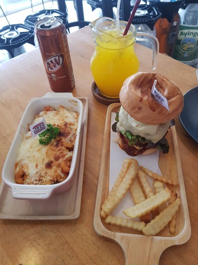 อาหาร หรือ เครื่องดื่ม