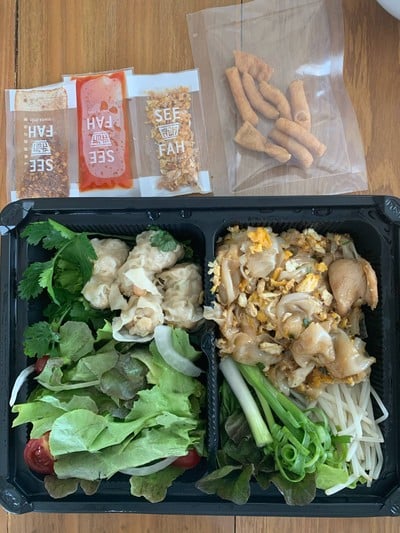 ก๋วยเตี๋ยวคั่วไก่